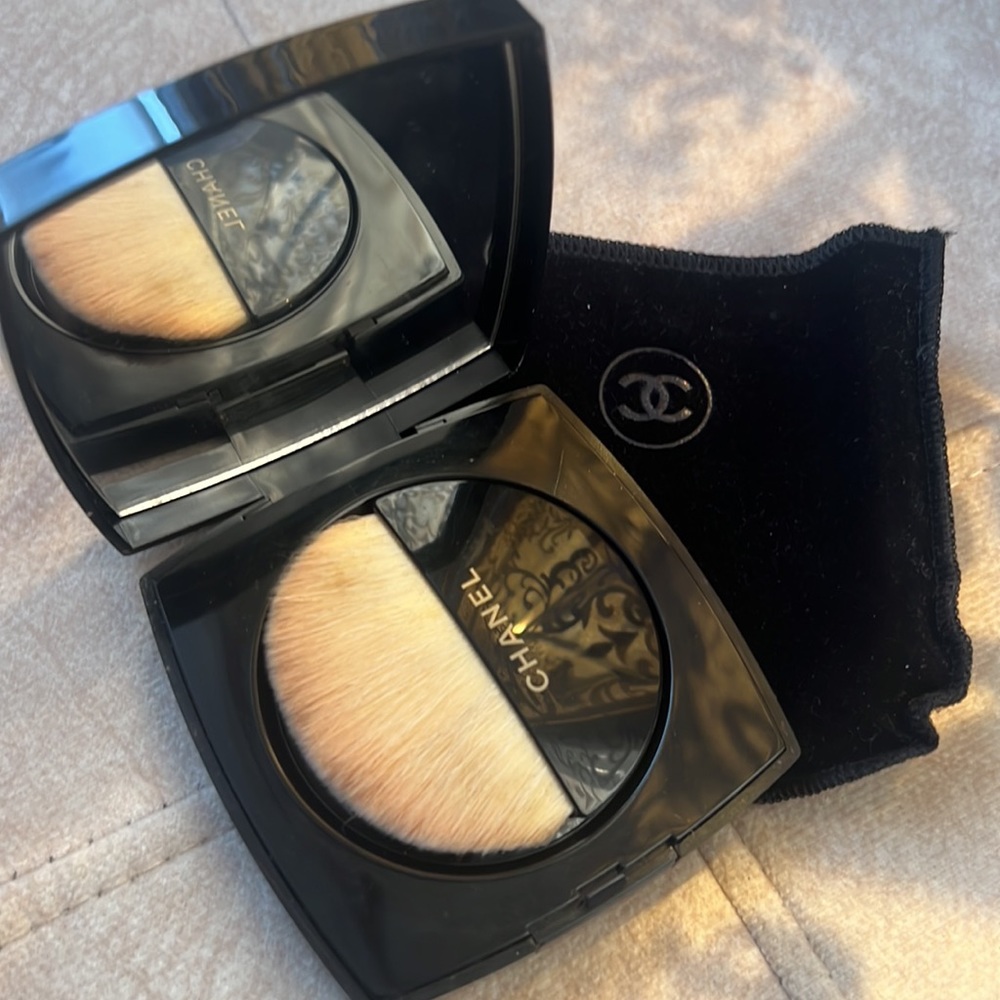 Chanel Les Beiges Healthy Glow Luminous Powder - Picture 3 of 9